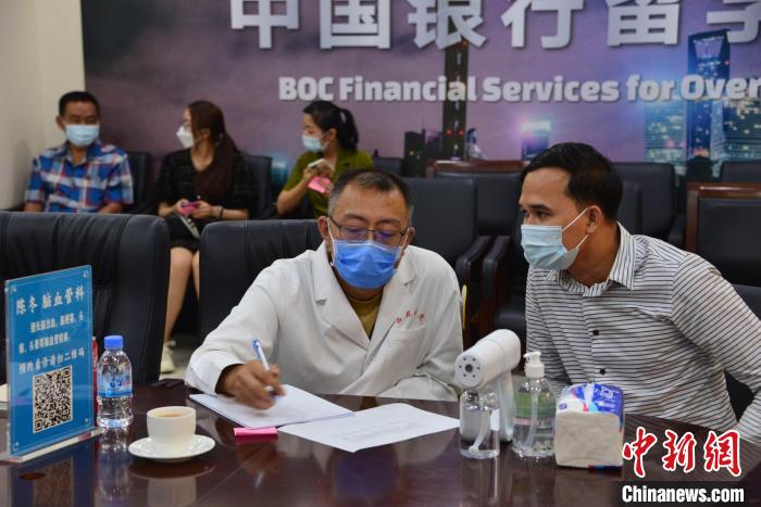 活動現(xiàn)場?！∮嘞娆B 攝