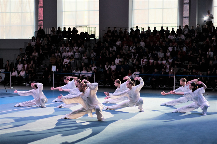 俄羅斯武術(shù)運(yùn)動(dòng)員進(jìn)行示范表演。駐俄羅斯大使館供圖