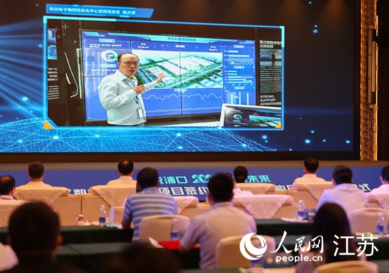 圖為浦口區(qū)集成電路企業(yè)介紹智能制造系統(tǒng)。浦口區(qū)委宣傳部供圖