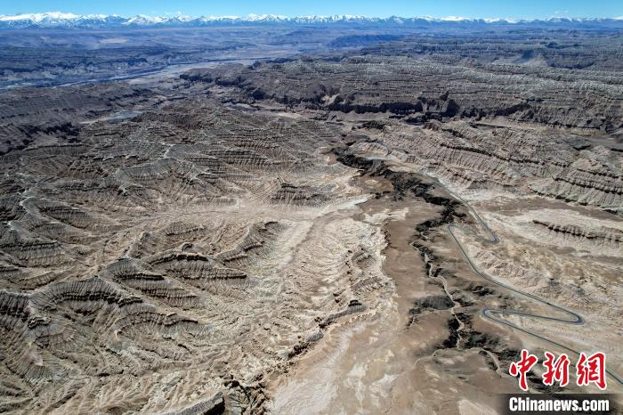 4月5日，西藏阿里札達土林。(無人機照片) 李林 攝