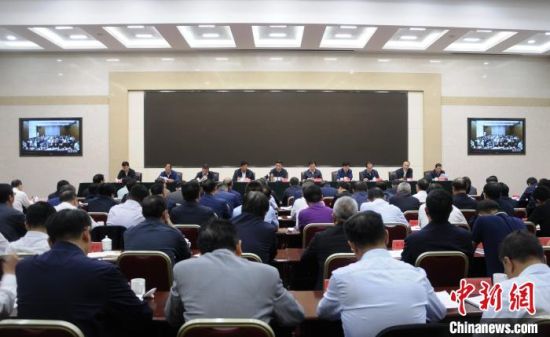 圖為青海省生態(tài)環(huán)境保護警示教育大會現(xiàn)場?！?zhí)砀！z 　　