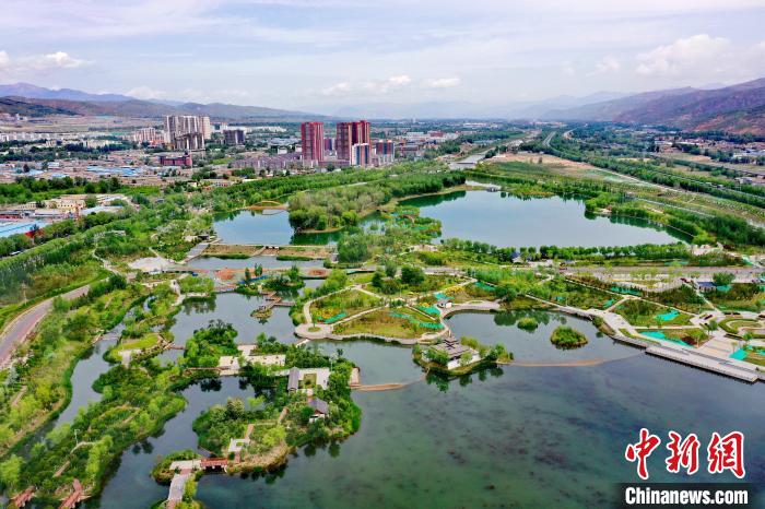 西北城市西寧立生態(tài)文明高地新典范：“一城山水、百園千姿”