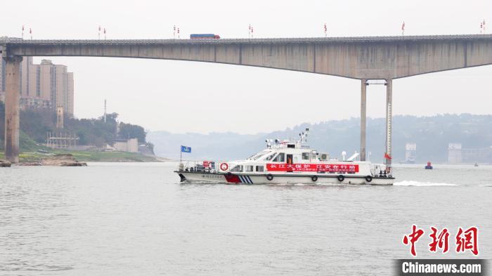 聯(lián)合巡江守護(hù)活動(dòng)現(xiàn)場(chǎng)?！〗部h融媒體中心 攝