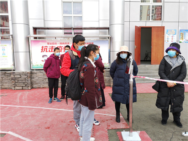 圖片默認(rèn)標(biāo)題_fororder_1、學(xué)生排隊(duì)進(jìn)入校園-攝影-左斌