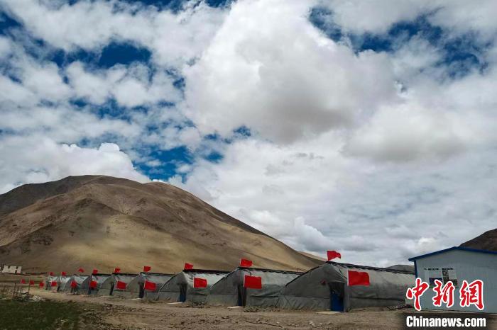 圖為西藏康馬縣的高原溫室大棚?！⒔ㄜ?攝