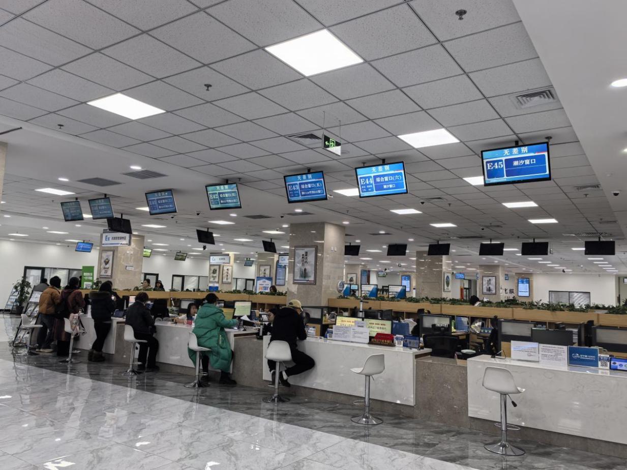 沈陽(yáng)市蘇家屯區(qū)創(chuàng)新推出全程網(wǎng)辦、網(wǎng)上申辦+材料郵寄等多元辦理模式，打破傳統(tǒng)政務(wù)服務(wù)的時(shí)空限制。蘇家屯區(qū)委宣傳部供圖