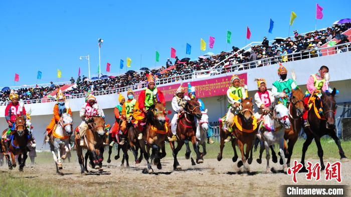 圖為開賽瞬間?！垈?攝